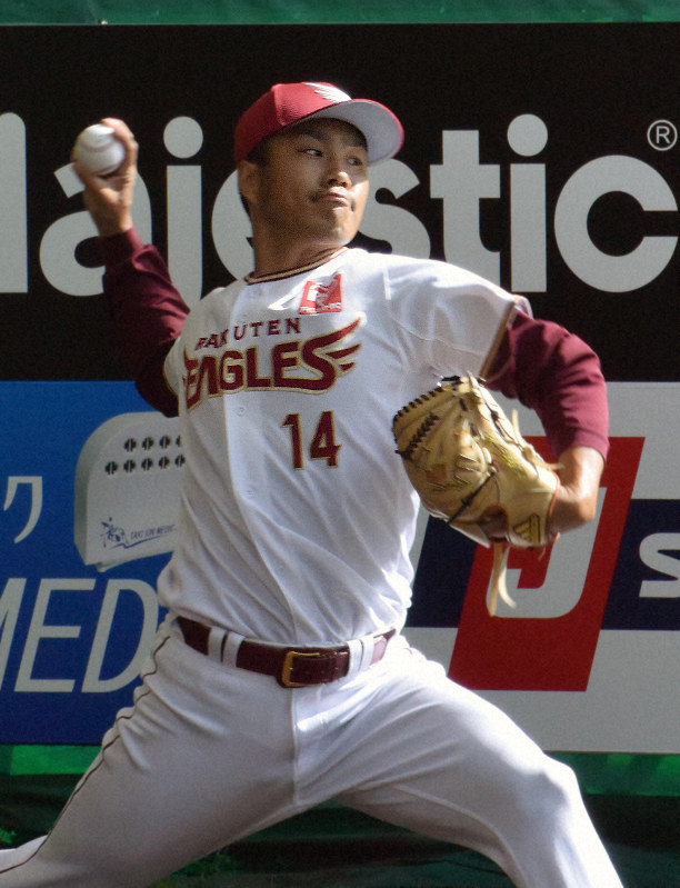 順調な仕上がりを見せる楽天の則本昂大=沖縄県久米島町の久米島野球場で2019年2月6日午前10時59分、浅妻博之撮影