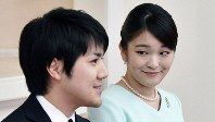 婚約が内定、記者会見される秋篠宮家の長女眞子さまと小室圭さん＝東京都港区の赤坂東邸で2017年9月3日、代表撮影