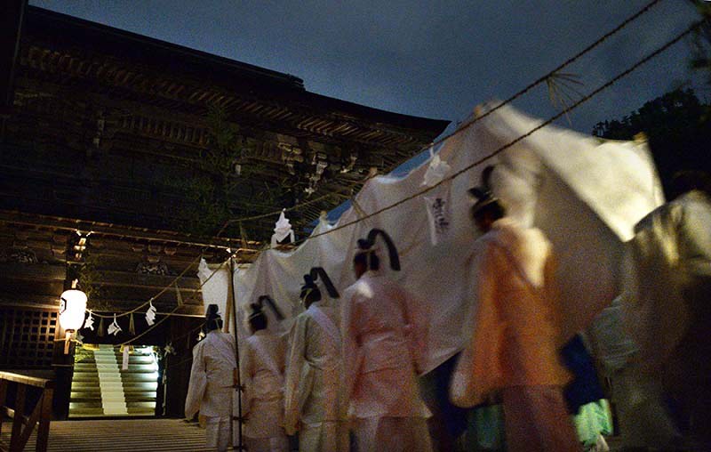 出雲大社平成の大遷宮は本殿遷座祭でクライマックスを迎えた=島根県出雲市で2013年5月10日、山崎一輝撮影
