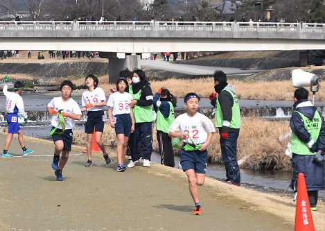 クルンシィ アユタヤ 絆 駅伝２０１９ つなぐたすき 縮む距離 毎日新聞