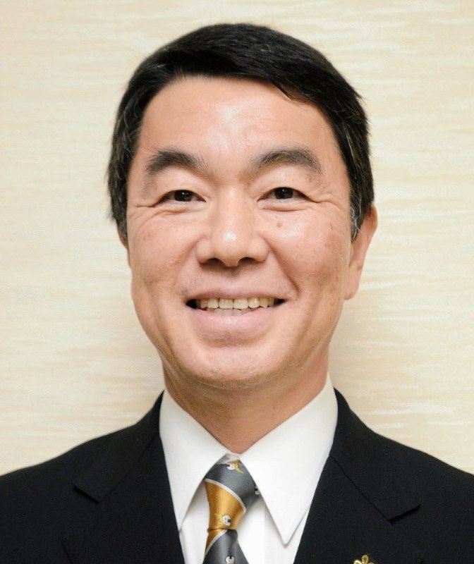 村井嘉浩氏