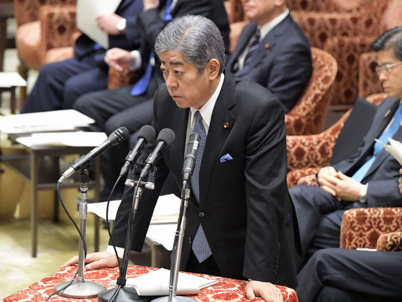 衆院予算委員会で答弁する岩屋毅防衛相=国会内で2019年2月15日午前9時37分、川田雅浩撮影
