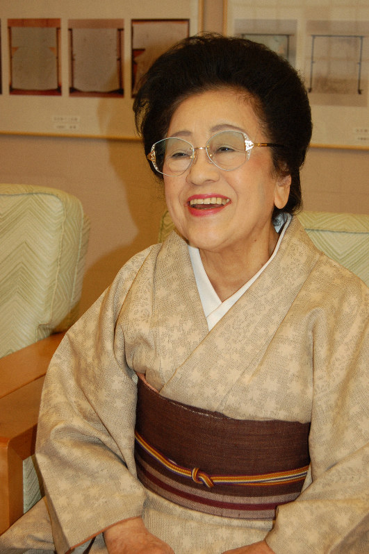 呉服チェーン 鈴乃屋 名誉会長 小泉清子さん死去 100歳 毎日新聞