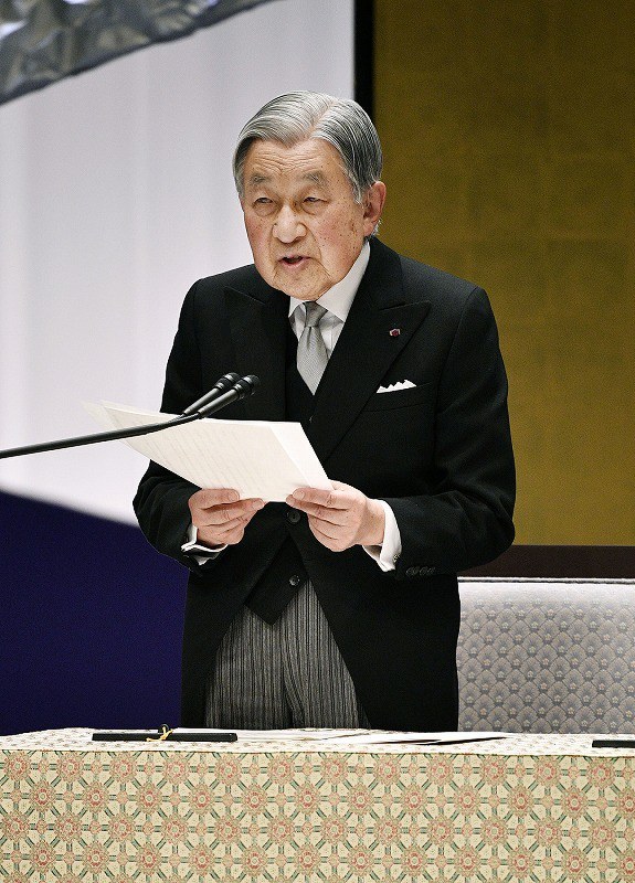 天皇陛下「象徴像を模索する道、果てしなく遠い」 在位30年式典開催
