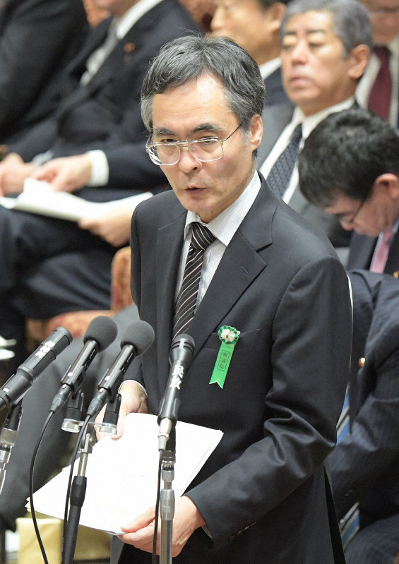 衆院予算委員会で厚生労働省の毎月勤労統計問題について答弁する元同省統計情報部長の姉崎猛氏=国会内で2019年2月25日午前10時44分、川田雅浩撮影