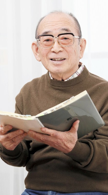 万能川柳の年間大賞に決まり、喜びを語る佐伯弘史さん=大阪市西淀川区で2019年1月31日、幾島健太郎撮影