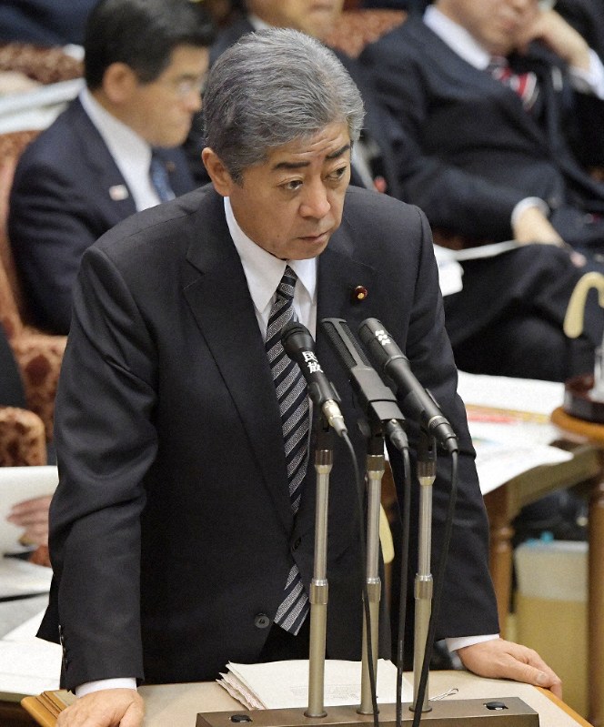 参院予算委員会で答弁する岩屋毅防衛相=国会内で2019年3月4日、川田雅浩撮影