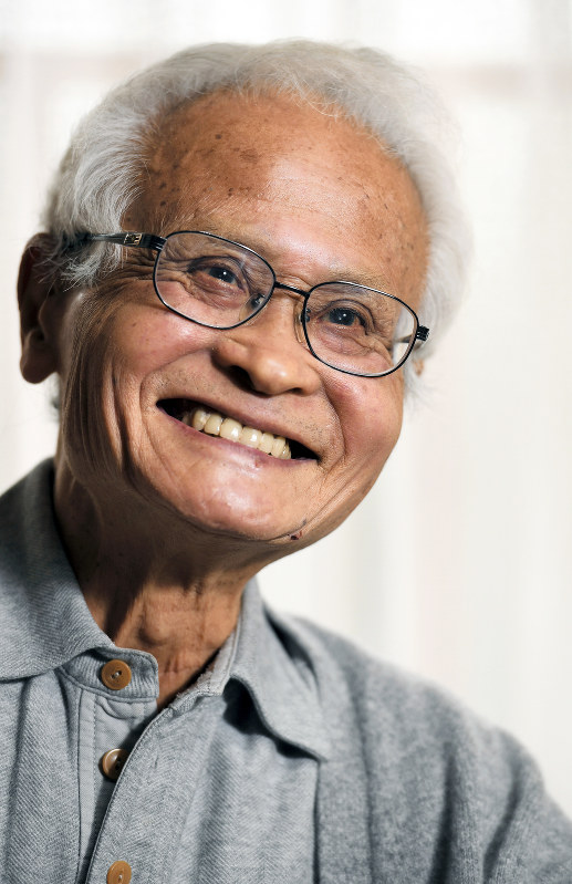 インタビューに答える作家の古井由吉さん=東京都世田谷区で、宮本明登撮影