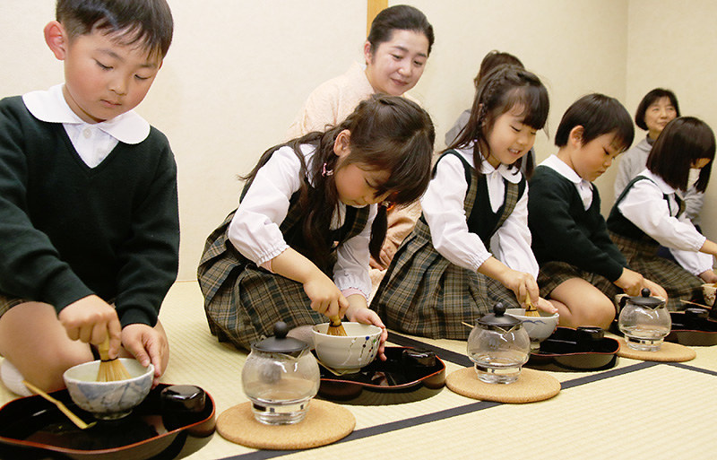 お茶会 園児がお点前披露 奈良 東大寺学園の幼稚園児ら 奈良 毎日新聞 お茶会 園児がお点前披露 奈良 東大寺学園の幼稚園児ら 奈良 毎日新聞