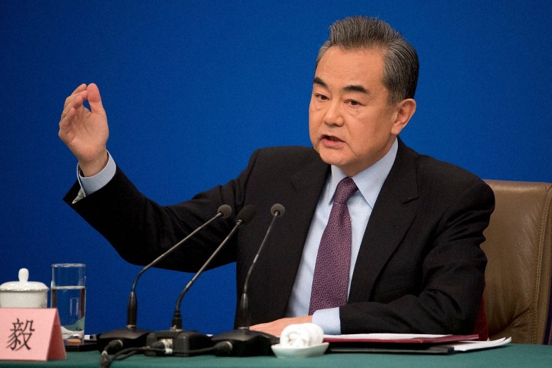記者会見する中国の王毅国務委員兼外相=北京で8日、AP
