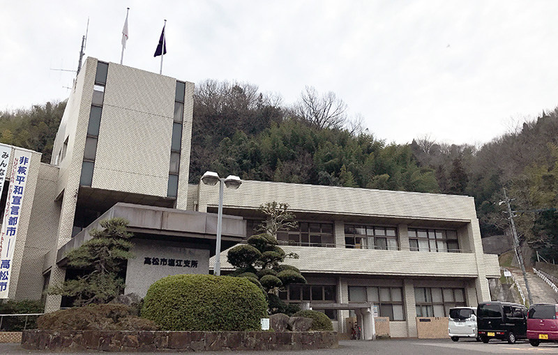 土砂災害警戒区域内にある指定避難所=高松市塩江町で、岩崎邦宏撮影