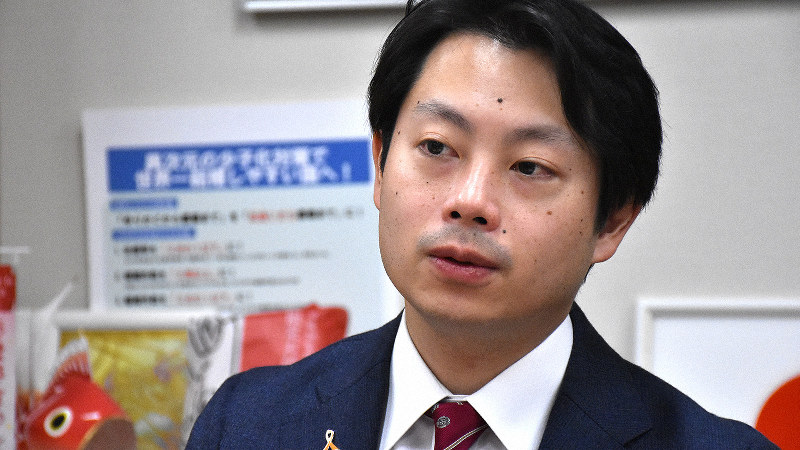 石崎徹氏=須藤孝撮影