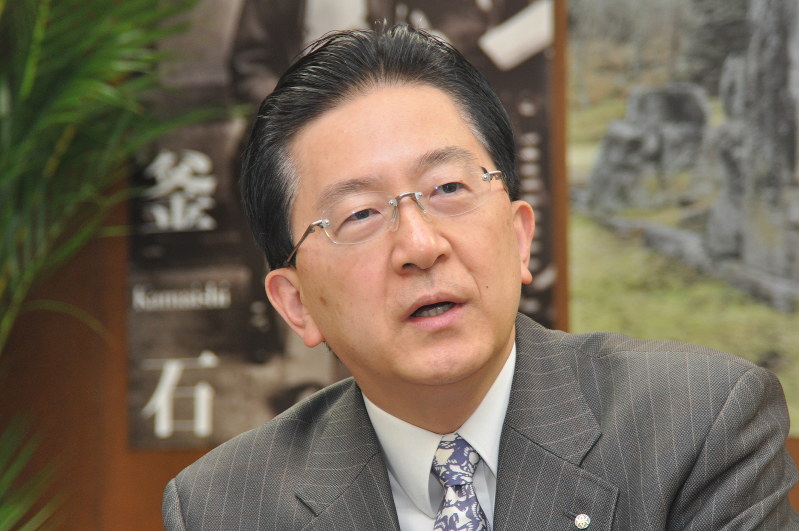 毎日新聞の取材に東京五輪への思いを語る岩手県の達増拓也知事=岩手県庁で2019年2月1日、佐藤慶撮影