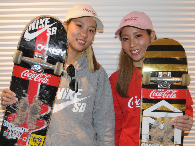 姉妹で東京五輪出場を目指すスケートボード世界女王の西村碧莉(左)と姉の詞音=東京都内で2019年2月20日午後0時44分、田原和宏撮影
