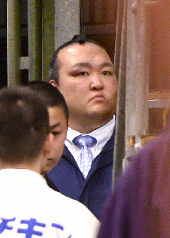 人気ぶり相変わらず 元稀勢の里の荒磯親方が場内警備担当 | 毎日新聞