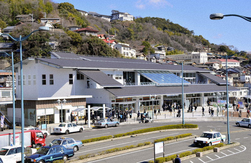 2階建てとなったJR尾道駅の新駅舎=尾道市で2019年3月8日午前10時42分、渕脇直樹撮影
