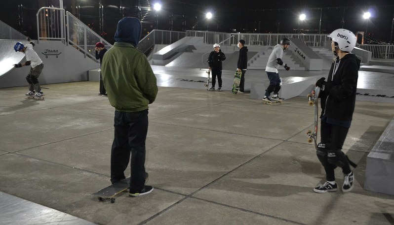 晴れ時々ｏｆｆ 五輪追い風 スケートボード 毎日新聞