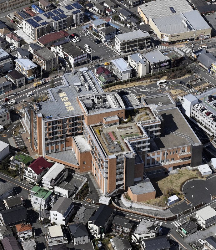 東京都福生市の公立福生病院=本社ヘリから
