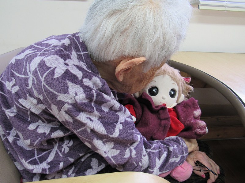 史子さんは、いつも「ともえちゃん」と一緒だ