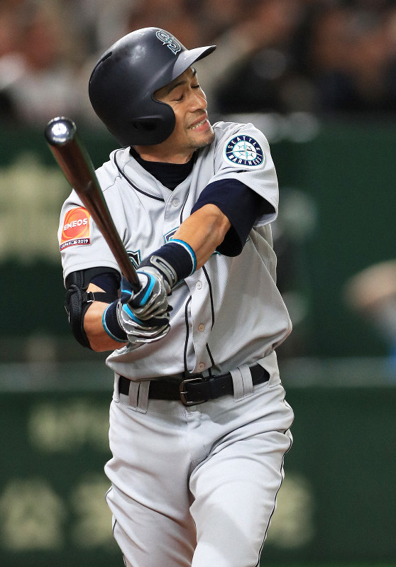 イチロー、華麗な守備は健在 | 毎日新聞