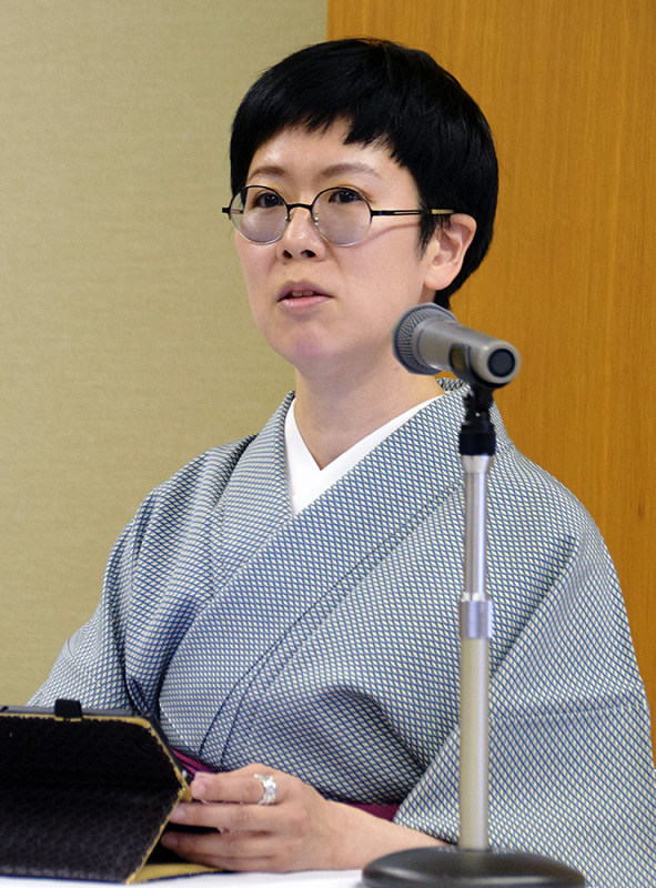 消費者が求める着物について語る戸羽昭子さん=金沢市小将町の加賀友禅会館で、久木田照子撮影