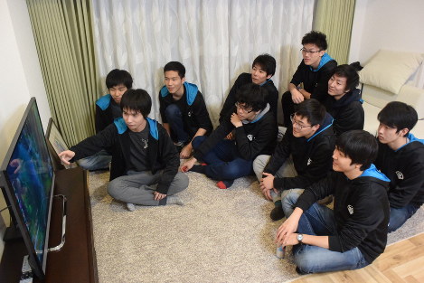 全国高校eスポーツ選手権 Eスポーツで仲間と世界を驚かせよう 大会応援ソングのバーンアウト 熊谷さん 毎日新聞