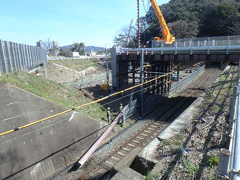 鉄道トラブル 工事の鋼材 線路に落下 jr紀勢線 上下10本が運休 和歌山 毎日新聞