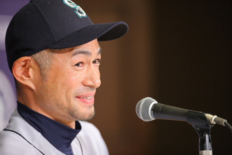 現役引退を表明した記者会見で、明るい表情で話すイチロー外野手=東京都文京区で2019年3月22日午前0時15分、宮武祐希撮影