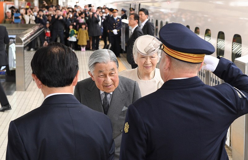皇室：天皇、皇后両陛下主催し、京都御所で茶会 [写真特集6/7] | 毎日新聞