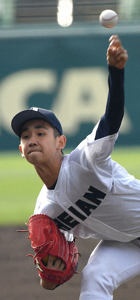 投手陣支える“学生コーチ” 龍谷大平安、センバツ初戦突破 | 毎日新聞