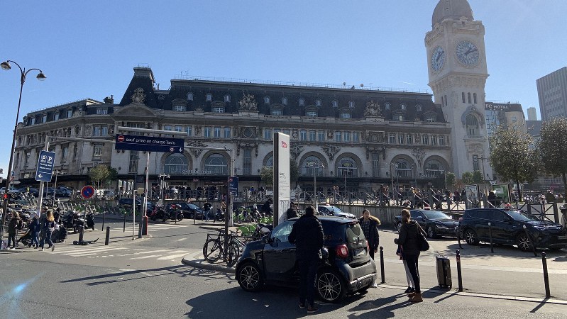 リヨン駅の外観。主にパリと南仏方面を結ぶ鉄道が発着する=筆者撮影