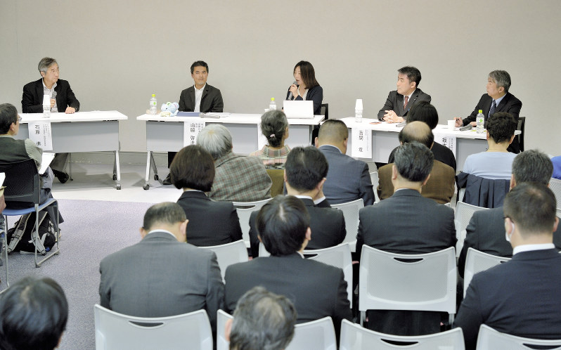 改正入管法の施行を前に注目を集めたシンポジウム「外国人受け入れと『やさしい日本語』」=東京都千代田区の毎日ホールで、山田茂雄撮影