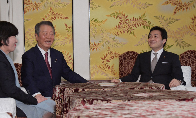 会談に臨む国民民主党の玉木雄一郎代表（右端）と自由党の小沢一郎共同代表（左から2人目）＝国会内で2019年3月28日午後3時59分、川田雅浩撮影