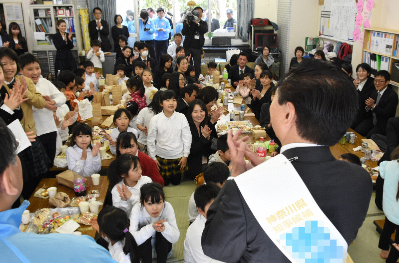 統一地方選 自民微減 立憲 国民も300人割れ 毎日新聞