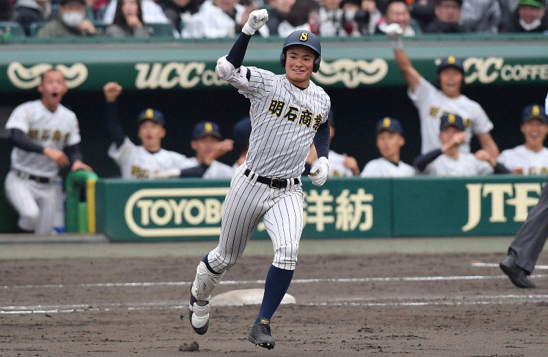 明石商業　甲子園2019年
ポロシャツ 2019夏の甲子園］ 明石商・狭間監督の投球フォーム論 | BBM
