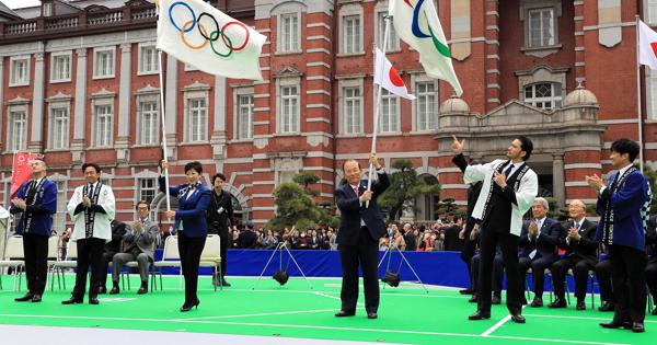 東京五輪・パラフラッグツアー 「TOKIO」らも参加しゴール | 毎日新聞