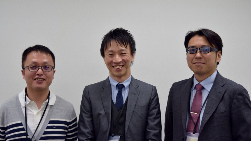 左から、堀向健太さん、山本健人さん、大塚篤司さん=東京都港区の「看護roo!」オフィスで2019年2月10日、西田佐保子撮影