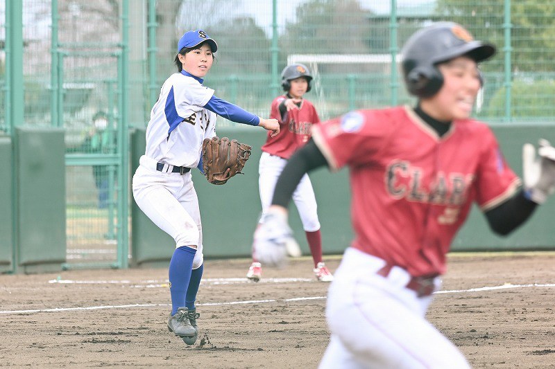 第20回記念全国高校女子硬式野球選抜大会：準決勝ハイライト・クラーク記念国際 vs 至学館 [写真特集29/37] 毎日新聞