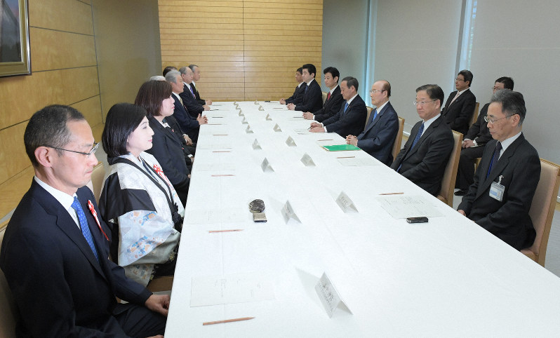 専用　有識者会議様 令和」秘密保持…外された担当課、有識者も「足止め」 選考過程見え