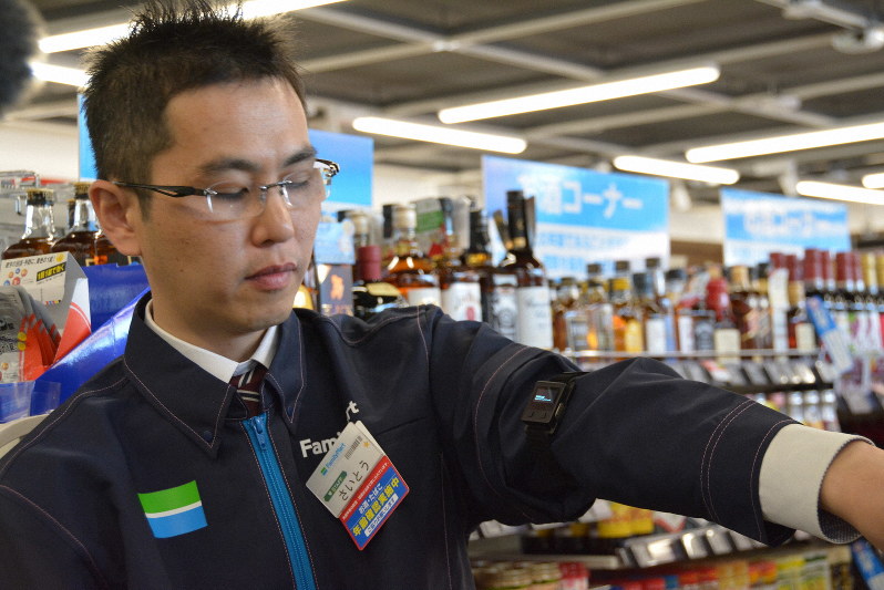 AIコンビニ「開店」 ファミマとパナが実験店舗 人手不足解消の切り札に