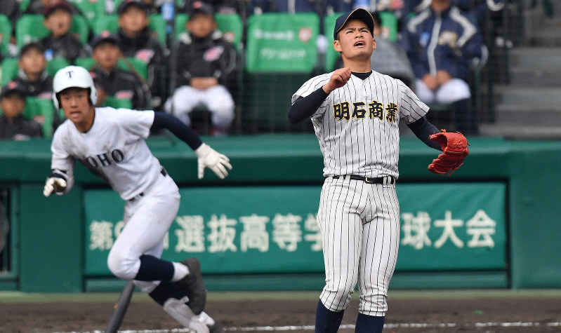 明石商業　甲子園2019年
ポロシャツ 第91回選抜高校野球：準決勝 東邦 vs 明石商 [写真特集1/11