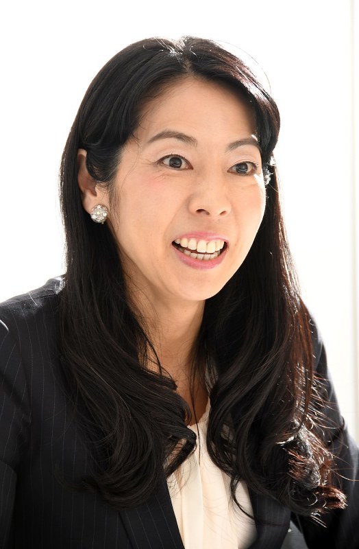 「幸せなキャリア女性が増えることが願い」と話す木下明子編集長=東京都千代田区で、木村滋撮影