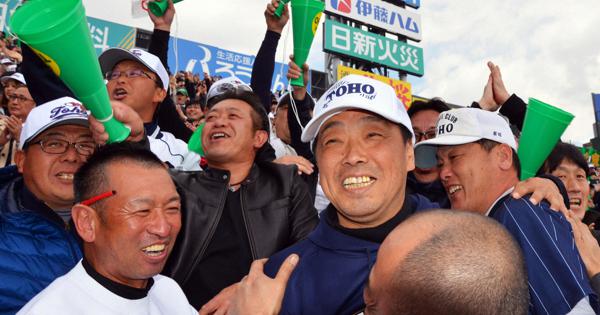 東邦、30年前の平成最初のVメンバー アルプスで歓喜 | 毎日新聞