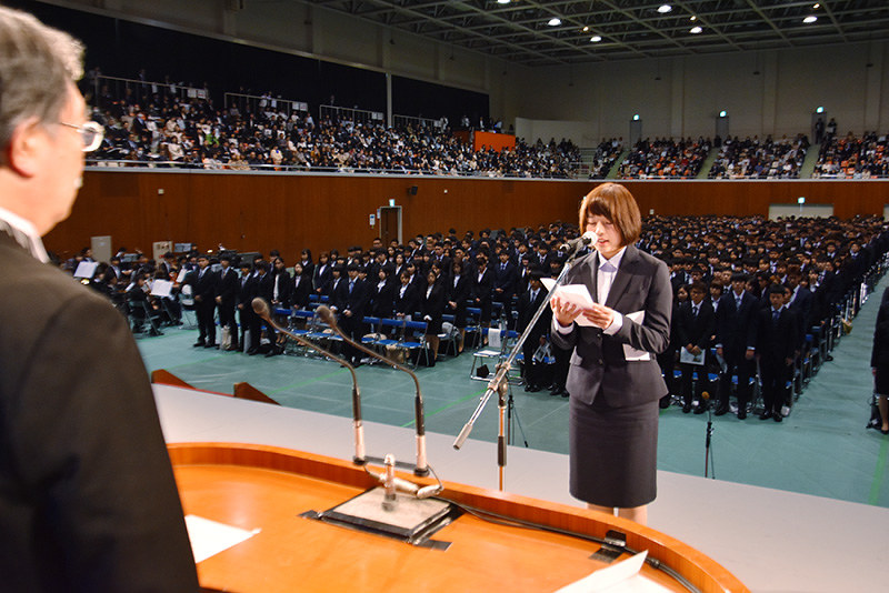 入学式 期待胸に 夢への一歩 磨く前の原石 １３３７人 高知大 高知 毎日新聞