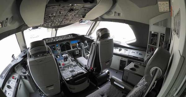 新型ボーイング787－10型は 「超長胴型」 ANA、報道陣に公開 [写真特集