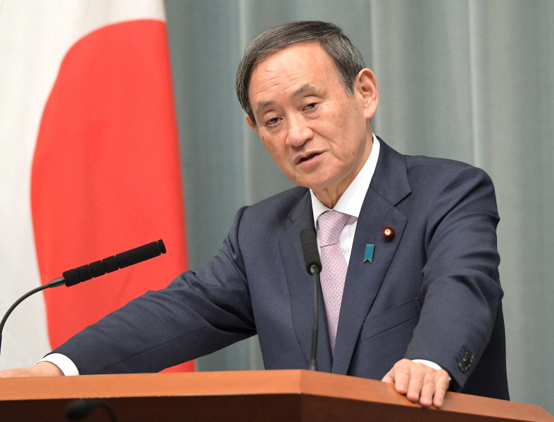 記者会見で質問に答える菅義偉官房長官=首相官邸で2019年4月5日午後4時11分、川田雅浩撮影