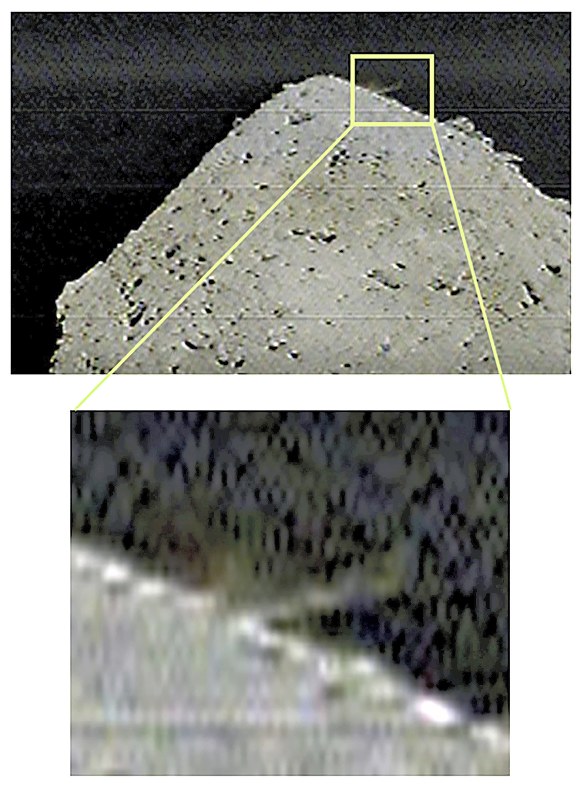小型カメラがとらえた画像。リュウグウ表面からの噴出物の様子が確認できる=2019年4月5日、JAXA、神戸大など提供