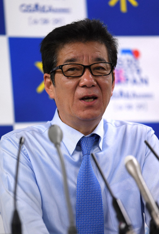 大阪市長就任の記者会見をする松井一郎氏=大阪市役所で2019年4月8日、久保玲撮影