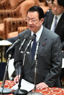 2018年2月、体調不良で江崎鉄磨沖縄・北方担当相が辞任＝川田雅浩撮影