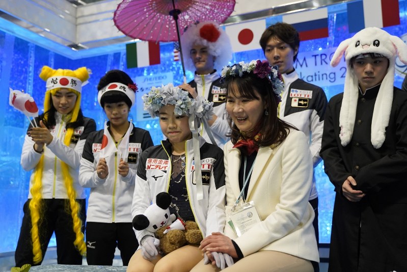 世界フィギュアスケート国別対抗戦2019（４/13)土曜日女子フリー　アリーナ東B23列60番台２枚セット フィギュアスケート ：女子フリー坂本3位、紀平は5位 日本は「銀